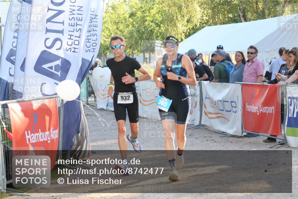 07.09.2025 - 19. Norderstedt Triathlon Luisa Fischer http://msf.ph/oto/8742477 07.09.2025 17:00:05 Ziel 365, 932, 1568 meine-sportfotos.de