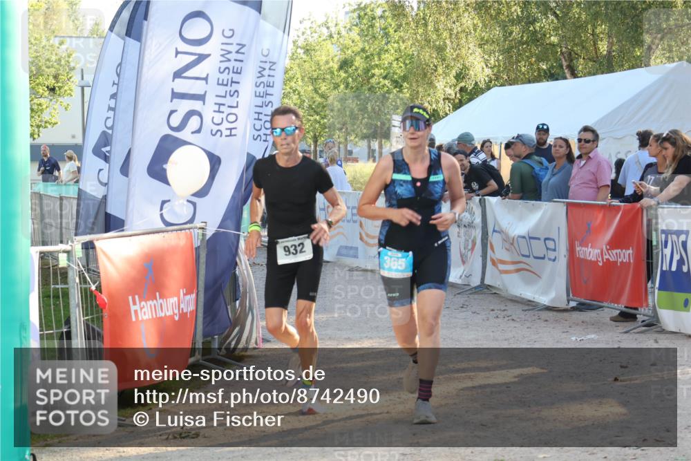 07.09.2025 - 19. Norderstedt Triathlon Luisa Fischer http://msf.ph/oto/8742490 07.09.2025 17:00:06 Ziel 365, 932, 1568 meine-sportfotos.de