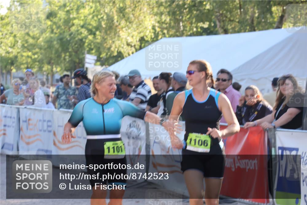 07.09.2025 - 19. Norderstedt Triathlon Luisa Fischer http://msf.ph/oto/8742523 07.09.2025 17:00:28 Ziel 1101, 1106 meine-sportfotos.de