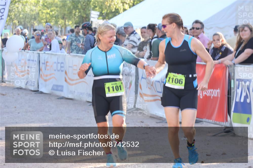 07.09.2025 - 19. Norderstedt Triathlon Luisa Fischer http://msf.ph/oto/8742532 07.09.2025 17:00:28 Ziel 1101, 1106 meine-sportfotos.de