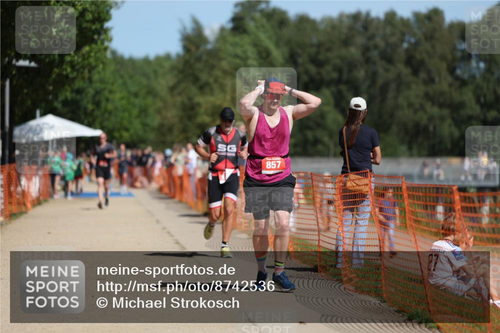 07.09.2025 - 19. Norderstedt Triathlon Michael Strokosch http://msf.ph/oto/8742536 07.09.2025 12:32:45 Laufen 695, 857 meine-sportfotos.de