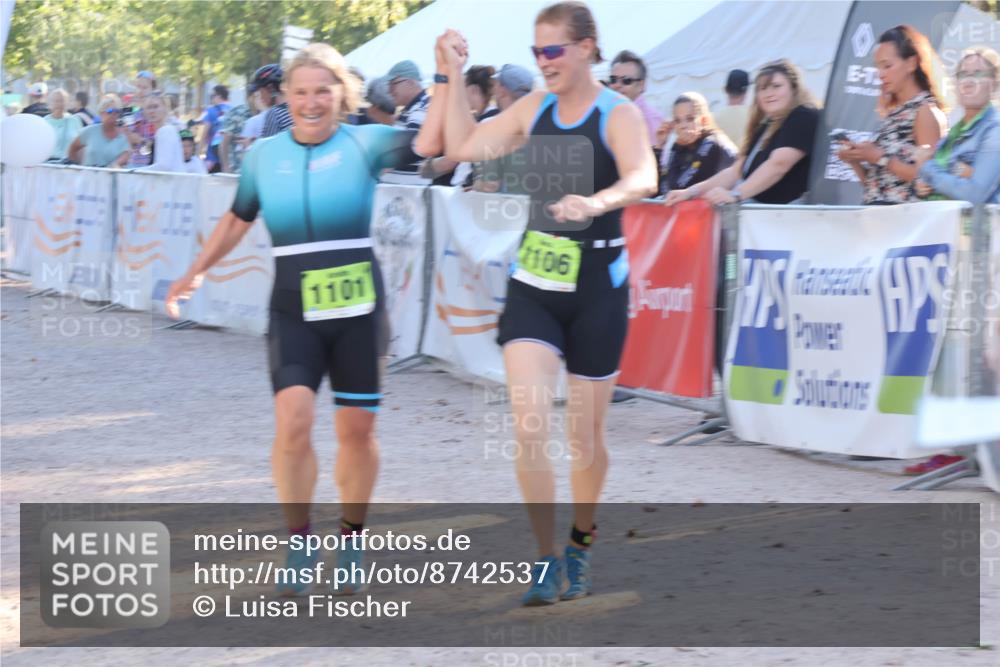 07.09.2025 - 19. Norderstedt Triathlon Luisa Fischer http://msf.ph/oto/8742537 07.09.2025 17:00:29 Ziel 1101, 1106 meine-sportfotos.de