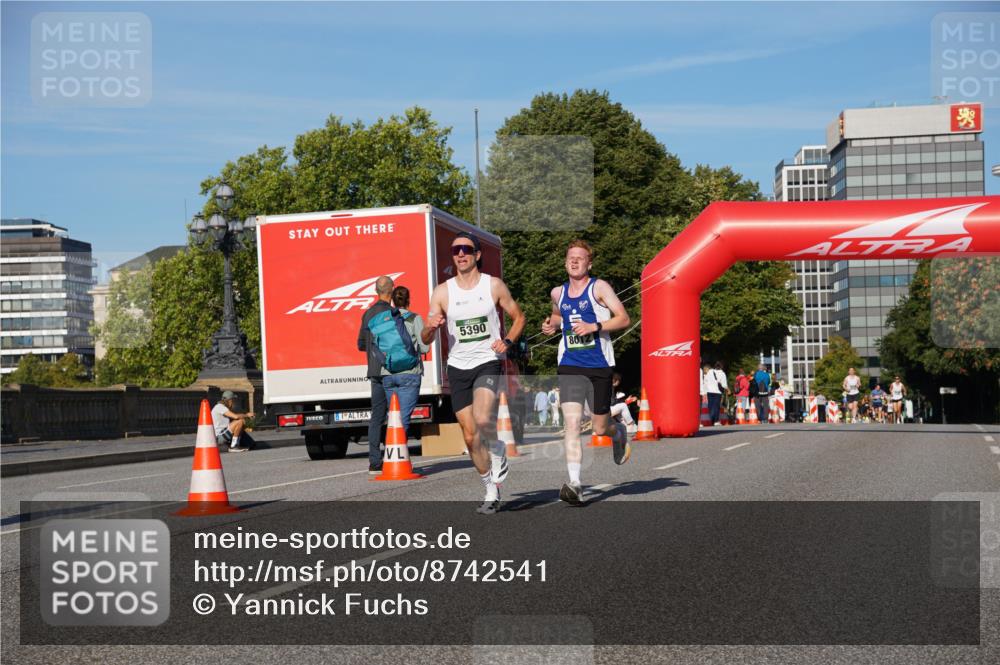 07.09.2025 - BARMER Alsterlauf Yannick Fuchs http://msf.ph/oto/8742541 07.09.2025 09:28:34 Laufen 5390, 801 meine-sportfotos.de