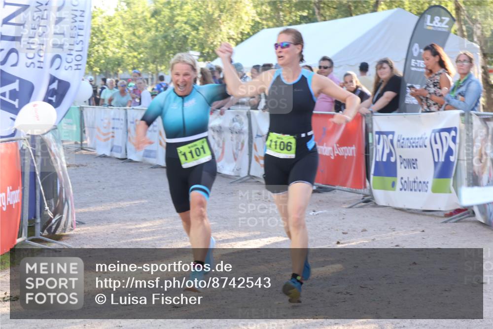07.09.2025 - 19. Norderstedt Triathlon Luisa Fischer http://msf.ph/oto/8742543 07.09.2025 17:00:29 Ziel 1101, 1106 meine-sportfotos.de