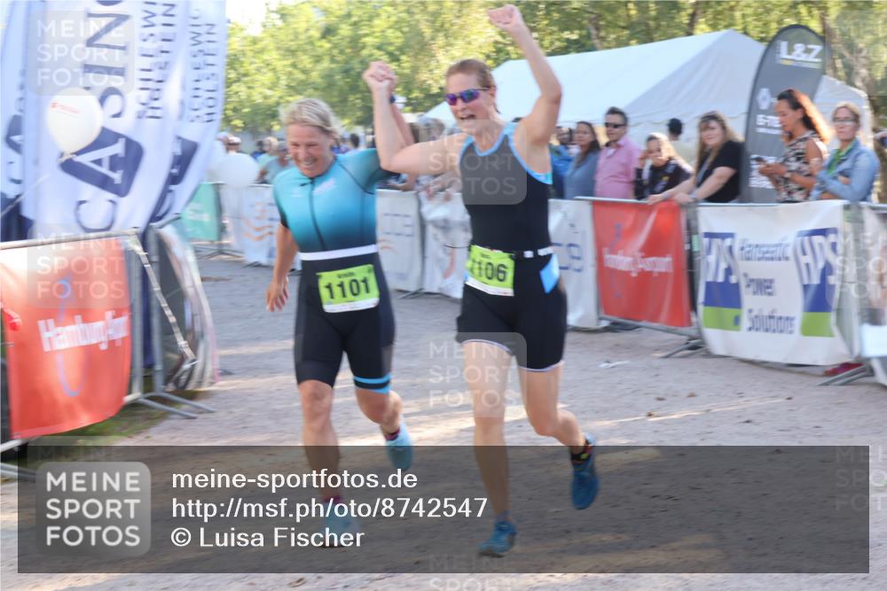 07.09.2025 - 19. Norderstedt Triathlon Luisa Fischer http://msf.ph/oto/8742547 07.09.2025 17:00:29 Ziel 1101, 1106 meine-sportfotos.de