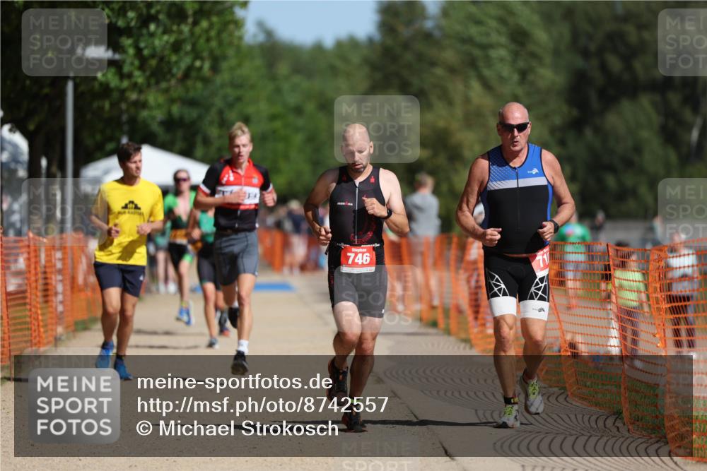 07.09.2025 - 19. Norderstedt Triathlon Michael Strokosch http://msf.ph/oto/8742557 07.09.2025 11:55:21 Laufen 228, 710, 746, 1202 meine-sportfotos.de