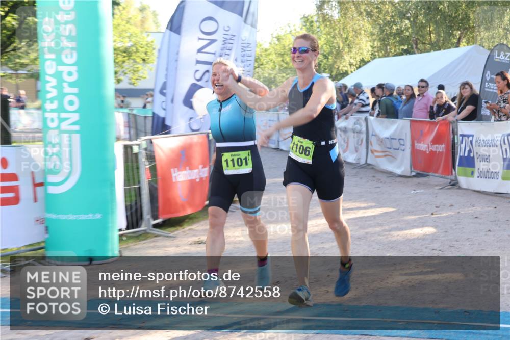 07.09.2025 - 19. Norderstedt Triathlon Luisa Fischer http://msf.ph/oto/8742558 07.09.2025 17:00:30 Ziel 1101, 1106 meine-sportfotos.de