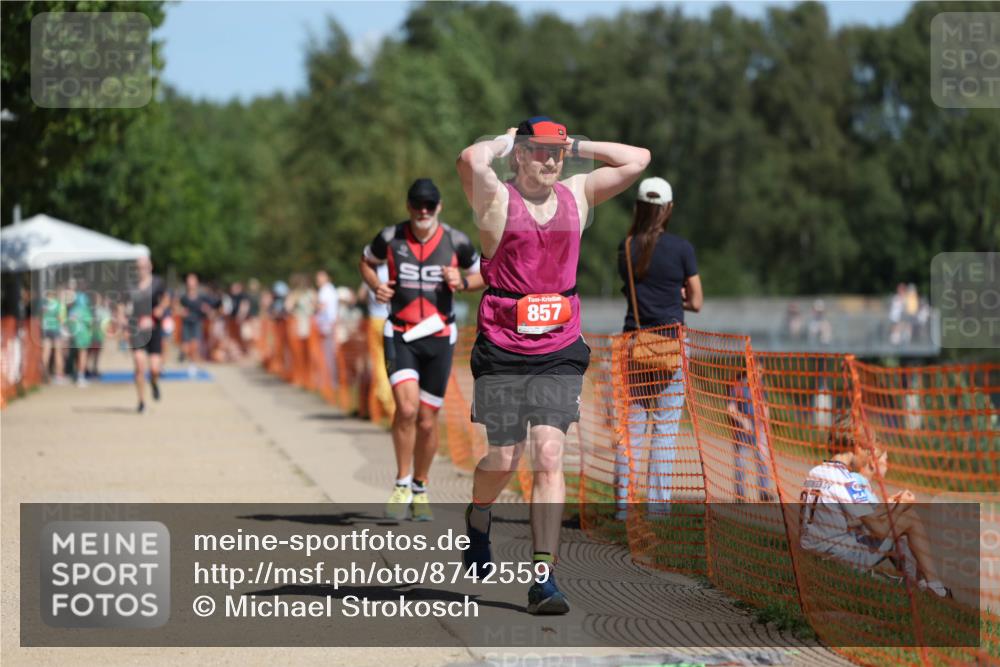 07.09.2025 - 19. Norderstedt Triathlon Michael Strokosch http://msf.ph/oto/8742559 07.09.2025 12:32:46 Laufen 695, 857 meine-sportfotos.de
