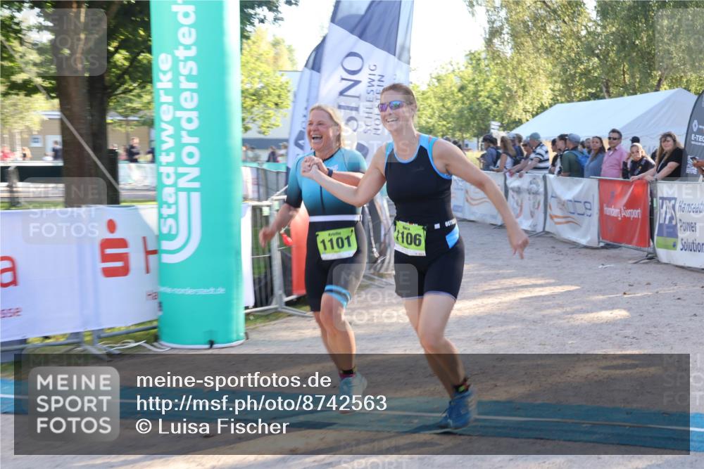 07.09.2025 - 19. Norderstedt Triathlon Luisa Fischer http://msf.ph/oto/8742563 07.09.2025 17:00:30 Ziel 1101, 1106 meine-sportfotos.de