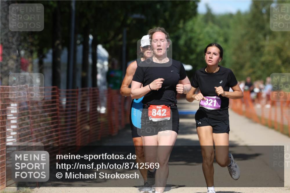 07.09.2025 - 19. Norderstedt Triathlon Michael Strokosch http://msf.ph/oto/8742569 07.09.2025 13:54:44 Laufen 270, 321, 842 meine-sportfotos.de