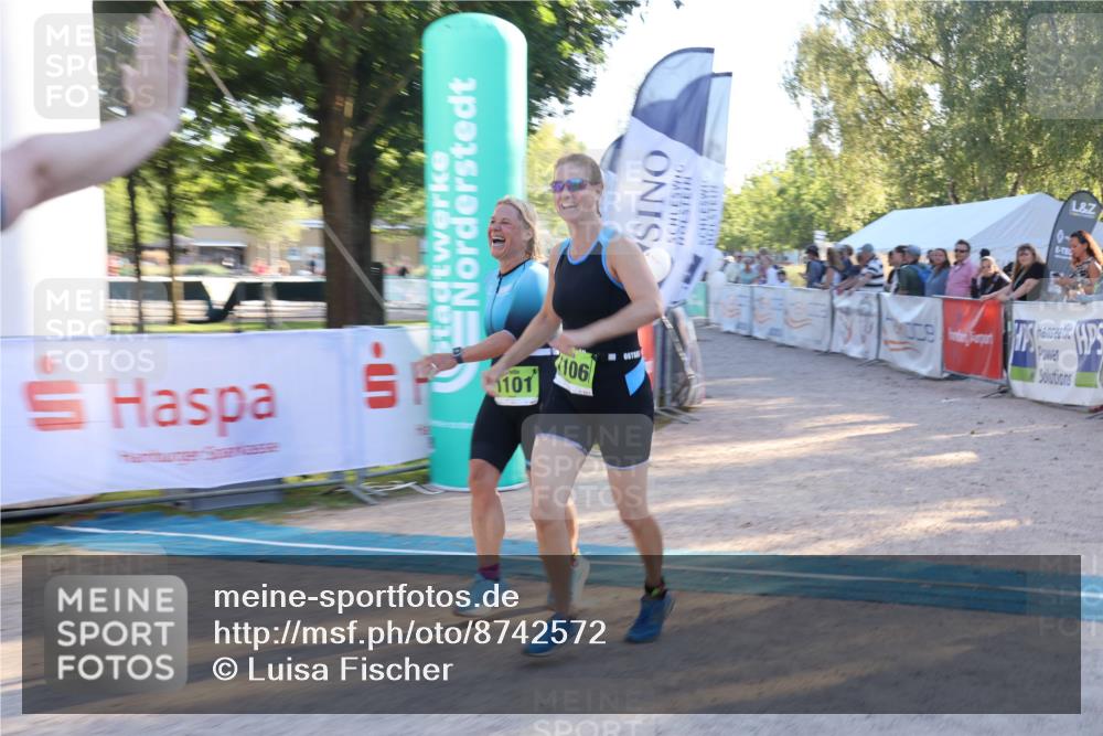 07.09.2025 - 19. Norderstedt Triathlon Luisa Fischer http://msf.ph/oto/8742572 07.09.2025 17:00:31 Ziel 1101, 1106 meine-sportfotos.de