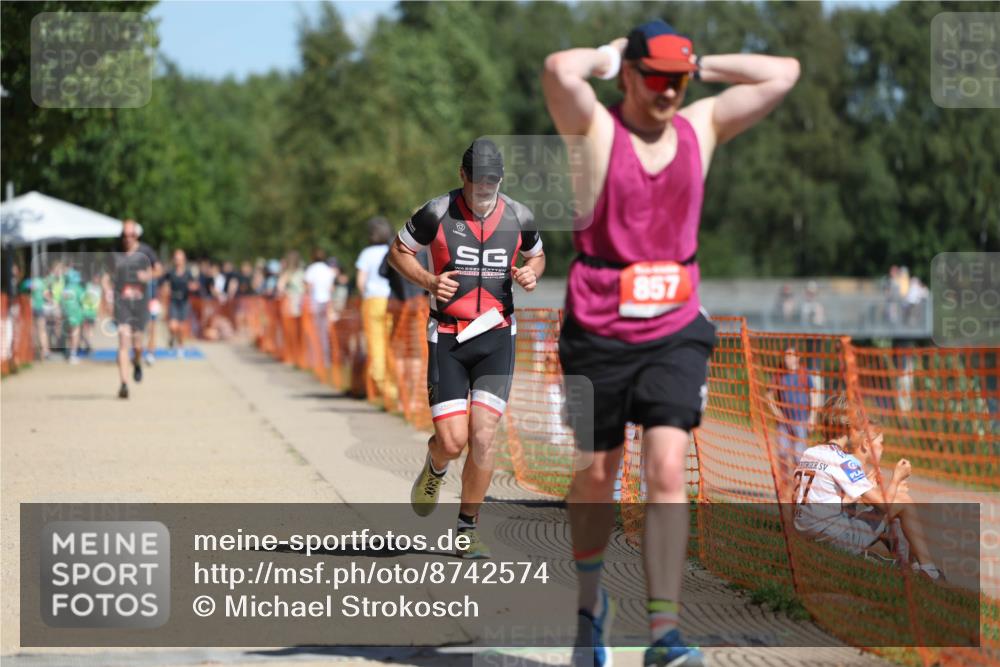 07.09.2025 - 19. Norderstedt Triathlon Michael Strokosch http://msf.ph/oto/8742574 07.09.2025 12:32:47 Laufen 695, 857 meine-sportfotos.de