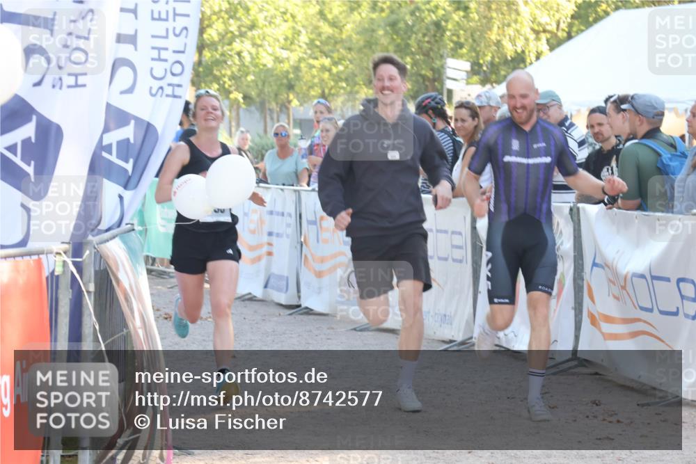 07.09.2025 - 19. Norderstedt Triathlon Luisa Fischer http://msf.ph/oto/8742577 07.09.2025 17:00:37 Ziel 938, 1106 meine-sportfotos.de
