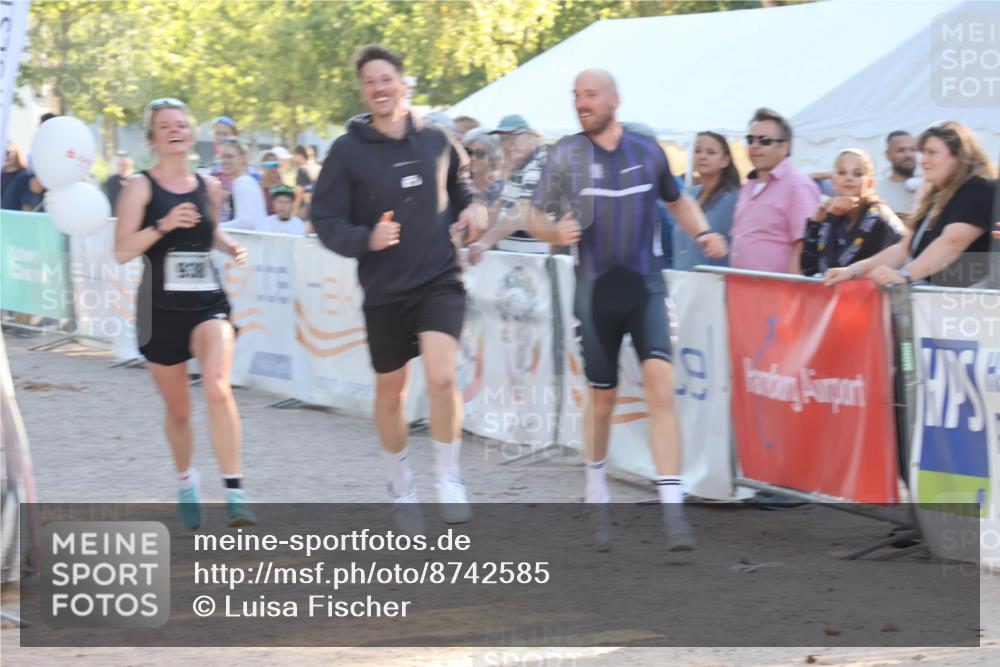 07.09.2025 - 19. Norderstedt Triathlon Luisa Fischer http://msf.ph/oto/8742585 07.09.2025 17:00:37 Ziel 938, 1106 meine-sportfotos.de