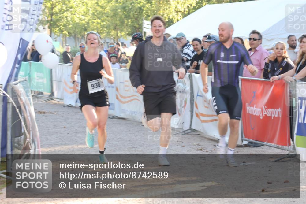 07.09.2025 - 19. Norderstedt Triathlon Luisa Fischer http://msf.ph/oto/8742589 07.09.2025 17:00:38 Ziel 938 meine-sportfotos.de