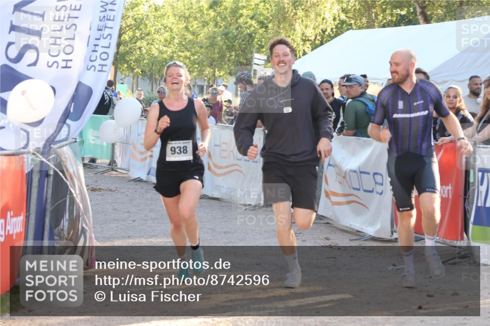 07.09.2025 - 19. Norderstedt Triathlon Luisa Fischer http://msf.ph/oto/8742596 07.09.2025 17:00:38 Ziel 938 meine-sportfotos.de