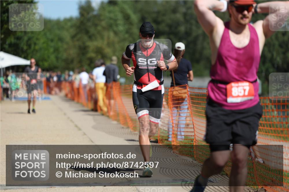 07.09.2025 - 19. Norderstedt Triathlon Michael Strokosch http://msf.ph/oto/8742597 07.09.2025 12:32:48 Laufen 695, 857 meine-sportfotos.de