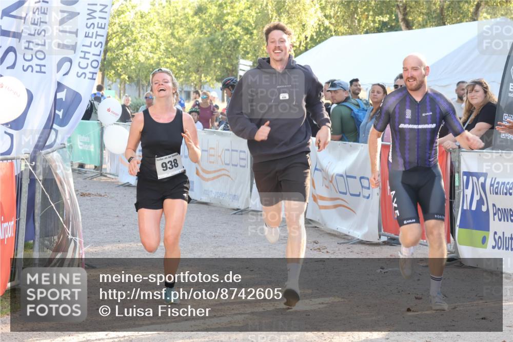 07.09.2025 - 19. Norderstedt Triathlon Luisa Fischer http://msf.ph/oto/8742605 07.09.2025 17:00:38 Ziel 938 meine-sportfotos.de