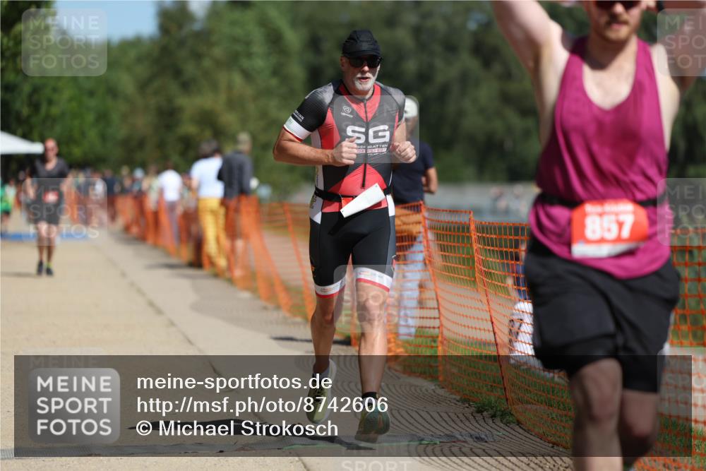 07.09.2025 - 19. Norderstedt Triathlon Michael Strokosch http://msf.ph/oto/8742606 07.09.2025 12:32:48 Laufen 695, 857 meine-sportfotos.de