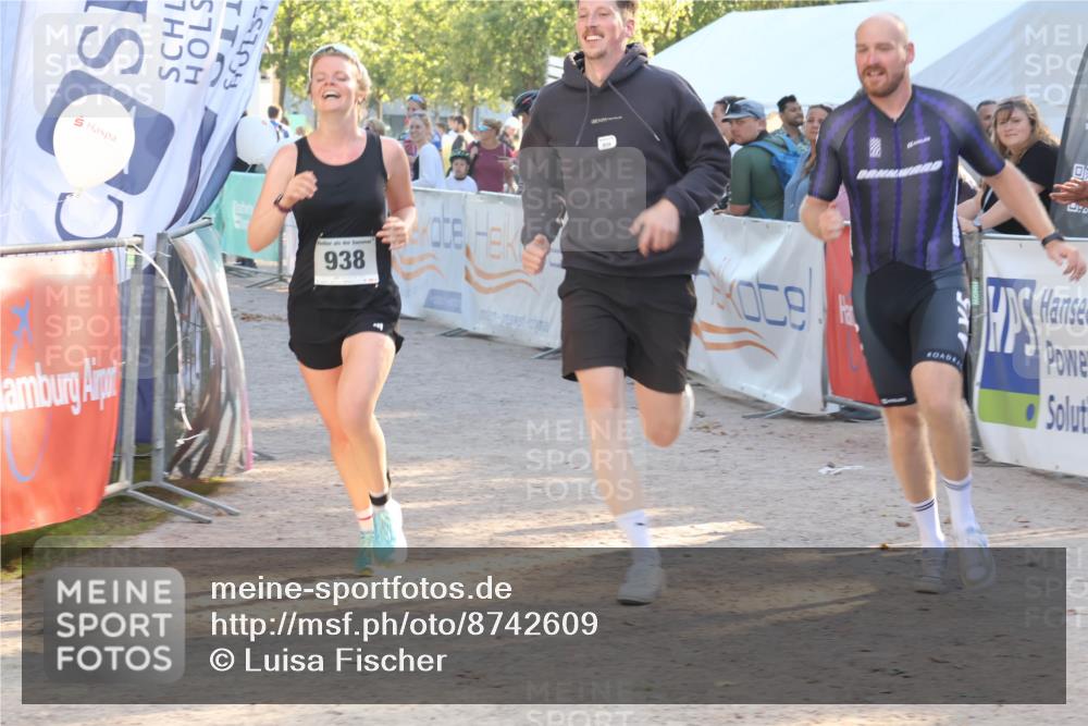 07.09.2025 - 19. Norderstedt Triathlon Luisa Fischer http://msf.ph/oto/8742609 07.09.2025 17:00:39 Ziel 938 meine-sportfotos.de