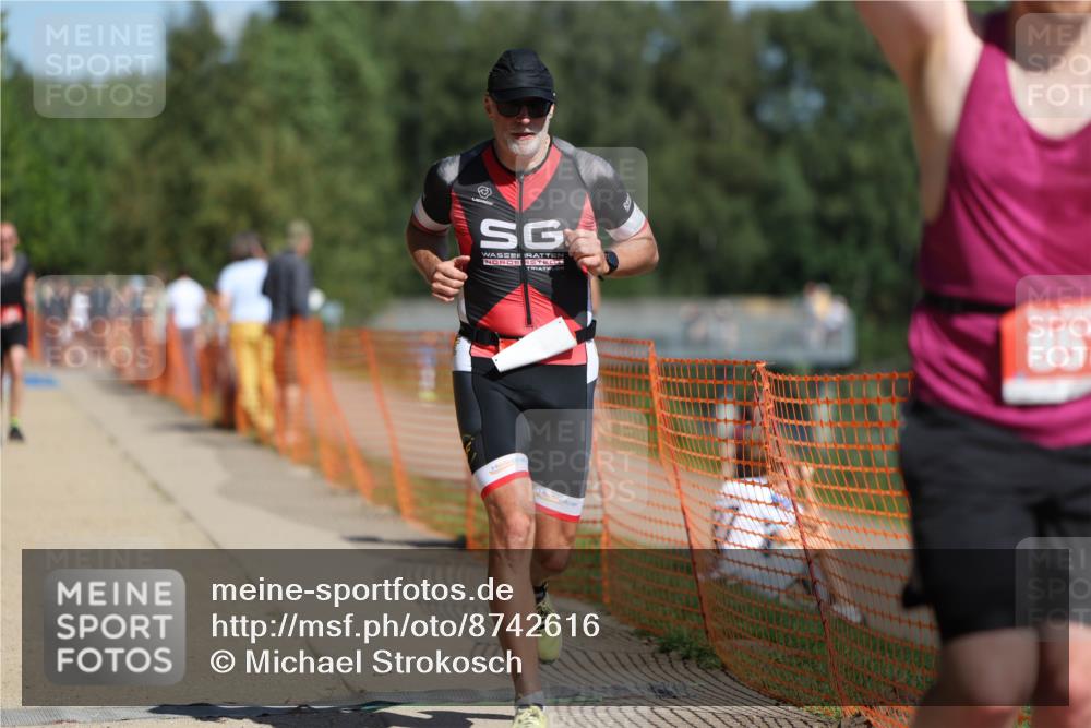 07.09.2025 - 19. Norderstedt Triathlon Michael Strokosch http://msf.ph/oto/8742616 07.09.2025 12:32:49 Laufen 695, 857 meine-sportfotos.de