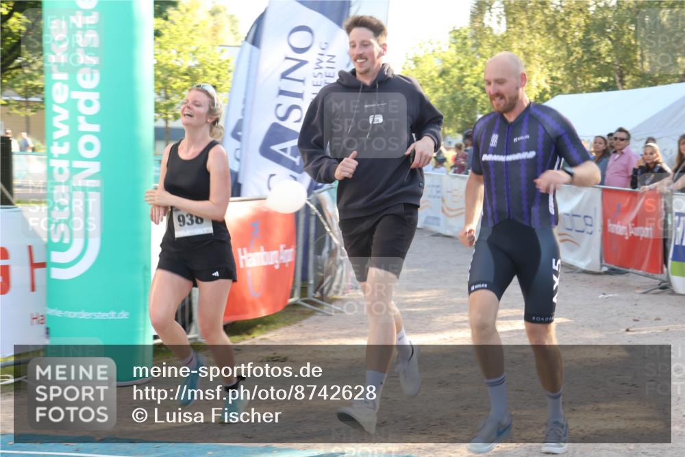 07.09.2025 - 19. Norderstedt Triathlon Luisa Fischer http://msf.ph/oto/8742628 07.09.2025 17:00:40 Ziel 938 meine-sportfotos.de