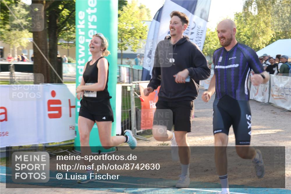 07.09.2025 - 19. Norderstedt Triathlon Luisa Fischer http://msf.ph/oto/8742630 07.09.2025 17:00:40 Ziel 938 meine-sportfotos.de