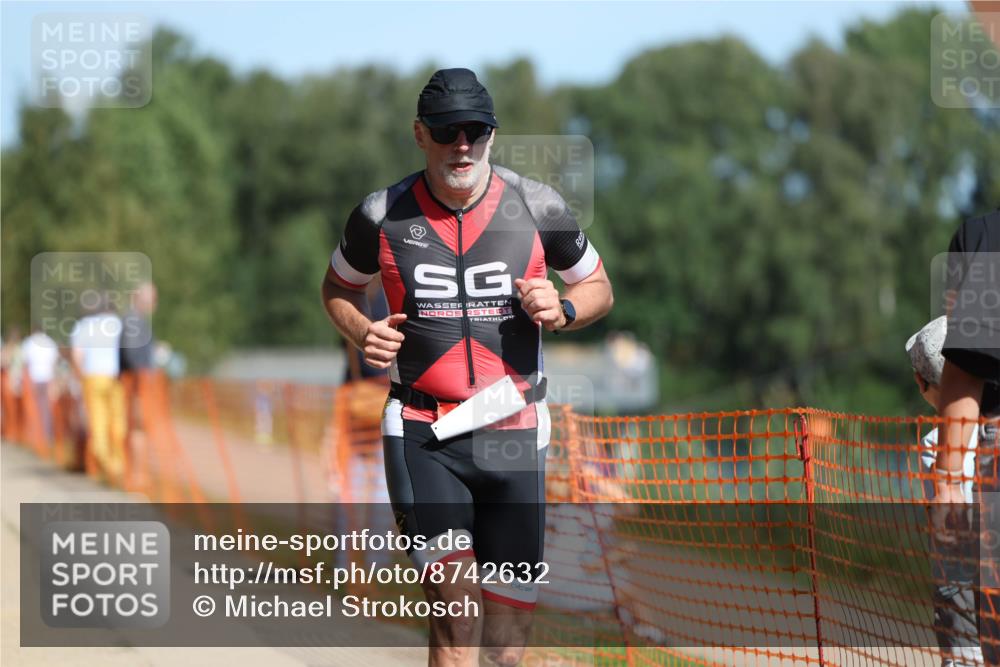 07.09.2025 - 19. Norderstedt Triathlon Michael Strokosch http://msf.ph/oto/8742632 07.09.2025 12:32:50 Laufen 695, 728, 857 meine-sportfotos.de
