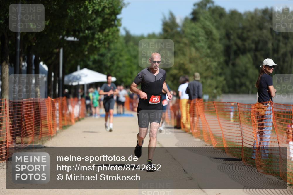 07.09.2025 - 19. Norderstedt Triathlon Michael Strokosch http://msf.ph/oto/8742652 07.09.2025 12:32:55 Laufen 728 meine-sportfotos.de