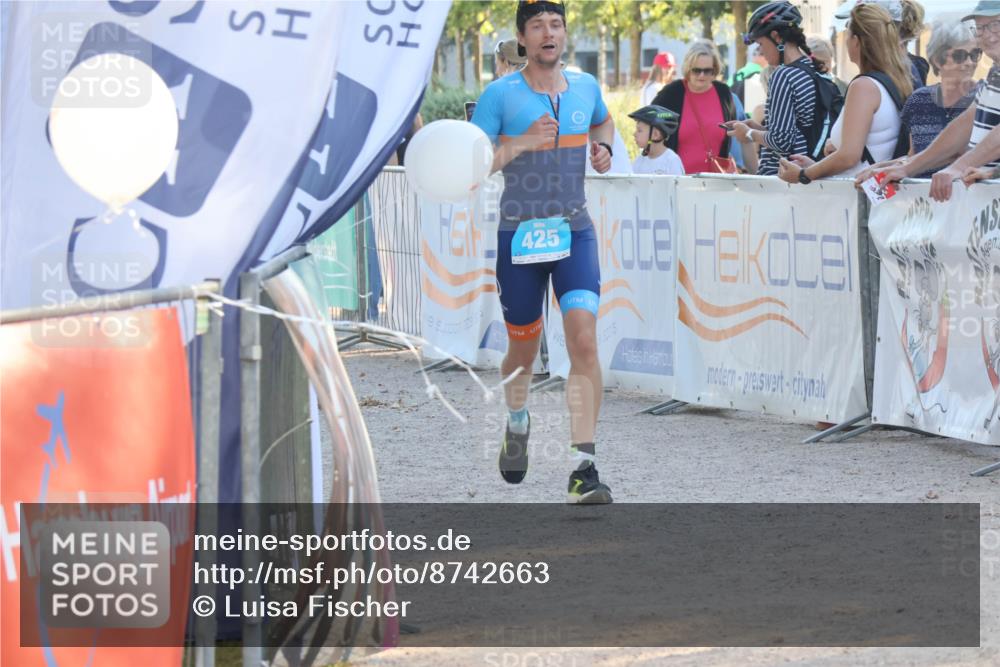 07.09.2025 - 19. Norderstedt Triathlon Luisa Fischer http://msf.ph/oto/8742663 07.09.2025 17:01:16 Ziel  meine-sportfotos.de