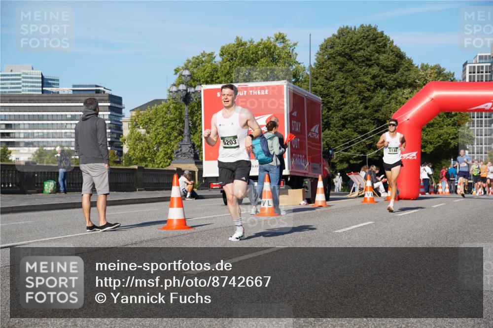 07.09.2025 - BARMER Alsterlauf Yannick Fuchs http://msf.ph/oto/8742667 07.09.2025 09:28:47 Laufen 5203, 5148 meine-sportfotos.de