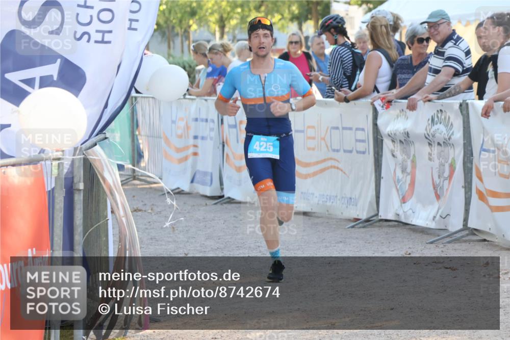 07.09.2025 - 19. Norderstedt Triathlon Luisa Fischer http://msf.ph/oto/8742674 07.09.2025 17:01:17 Ziel 425 meine-sportfotos.de