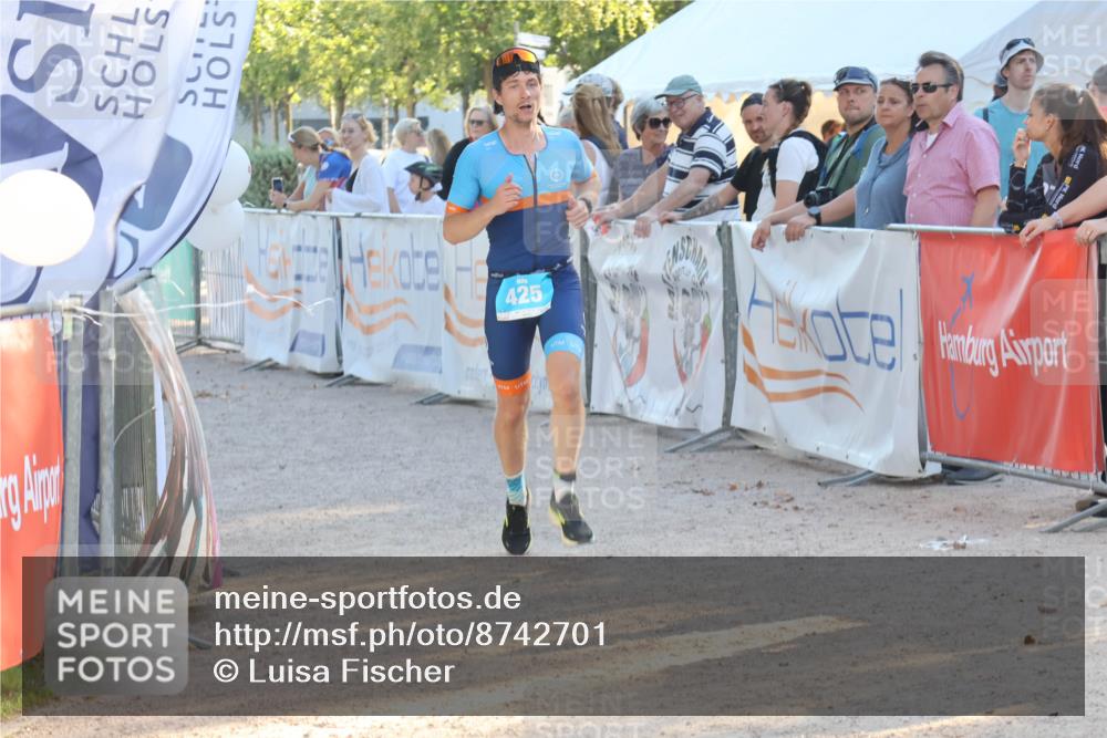 07.09.2025 - 19. Norderstedt Triathlon Luisa Fischer http://msf.ph/oto/8742701 07.09.2025 17:01:18 Ziel 425 meine-sportfotos.de