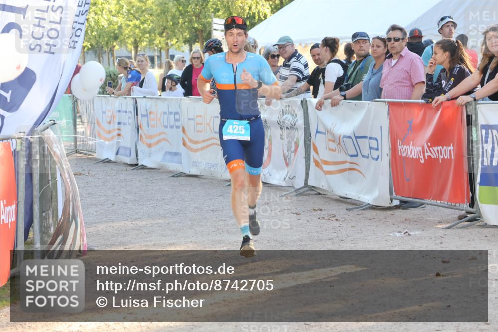 07.09.2025 - 19. Norderstedt Triathlon Luisa Fischer http://msf.ph/oto/8742705 07.09.2025 17:01:18 Ziel 425 meine-sportfotos.de