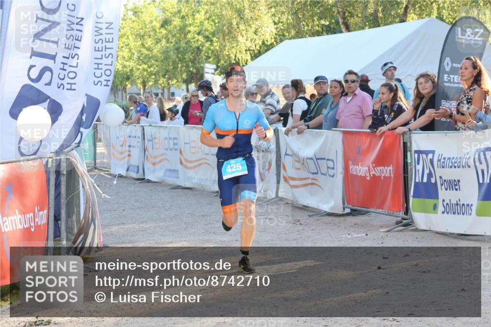 07.09.2025 - 19. Norderstedt Triathlon Luisa Fischer http://msf.ph/oto/8742710 07.09.2025 17:01:19 Ziel 425 meine-sportfotos.de
