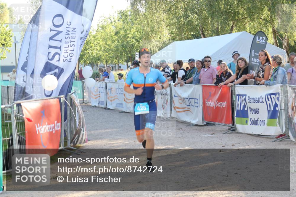 07.09.2025 - 19. Norderstedt Triathlon Luisa Fischer http://msf.ph/oto/8742724 07.09.2025 17:01:20 Ziel 425 meine-sportfotos.de