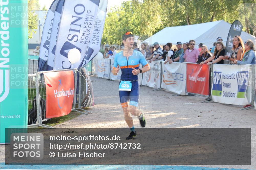 07.09.2025 - 19. Norderstedt Triathlon Luisa Fischer http://msf.ph/oto/8742732 07.09.2025 17:01:20 Ziel 425 meine-sportfotos.de