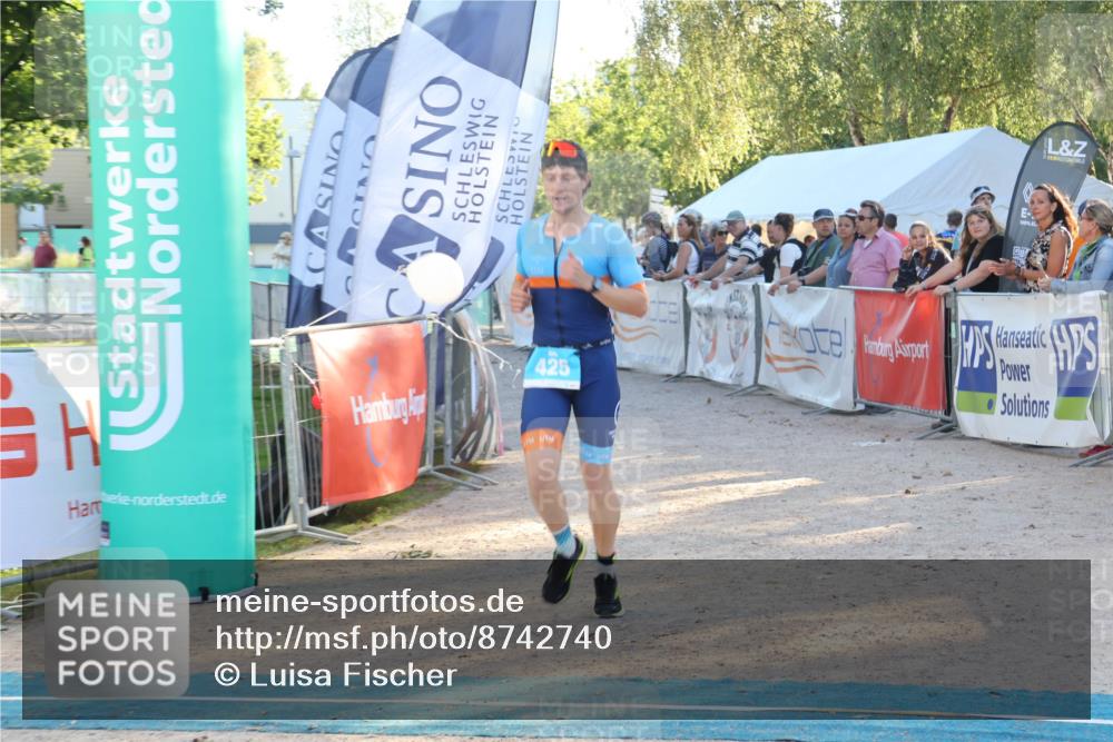 07.09.2025 - 19. Norderstedt Triathlon Luisa Fischer http://msf.ph/oto/8742740 07.09.2025 17:01:20 Ziel 425 meine-sportfotos.de