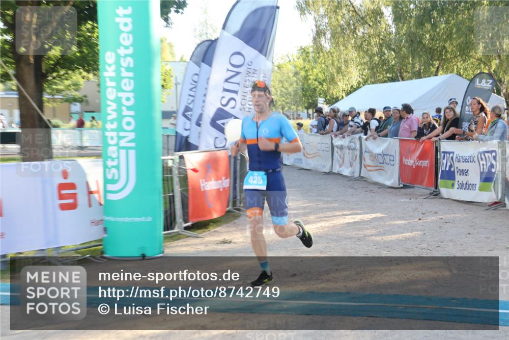 07.09.2025 - 19. Norderstedt Triathlon Luisa Fischer http://msf.ph/oto/8742749 07.09.2025 17:01:21 Ziel 425 meine-sportfotos.de