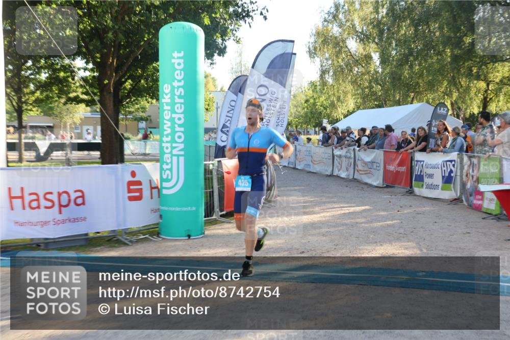 07.09.2025 - 19. Norderstedt Triathlon Luisa Fischer http://msf.ph/oto/8742754 07.09.2025 17:01:21 Ziel 425 meine-sportfotos.de
