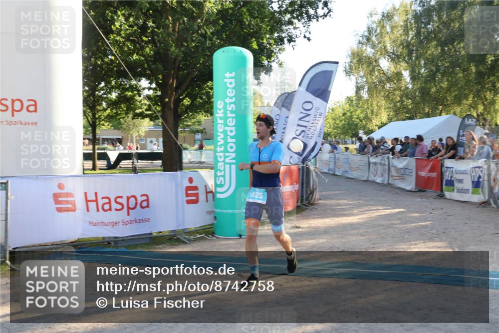 07.09.2025 - 19. Norderstedt Triathlon Luisa Fischer http://msf.ph/oto/8742758 07.09.2025 17:01:22 Ziel 425 meine-sportfotos.de