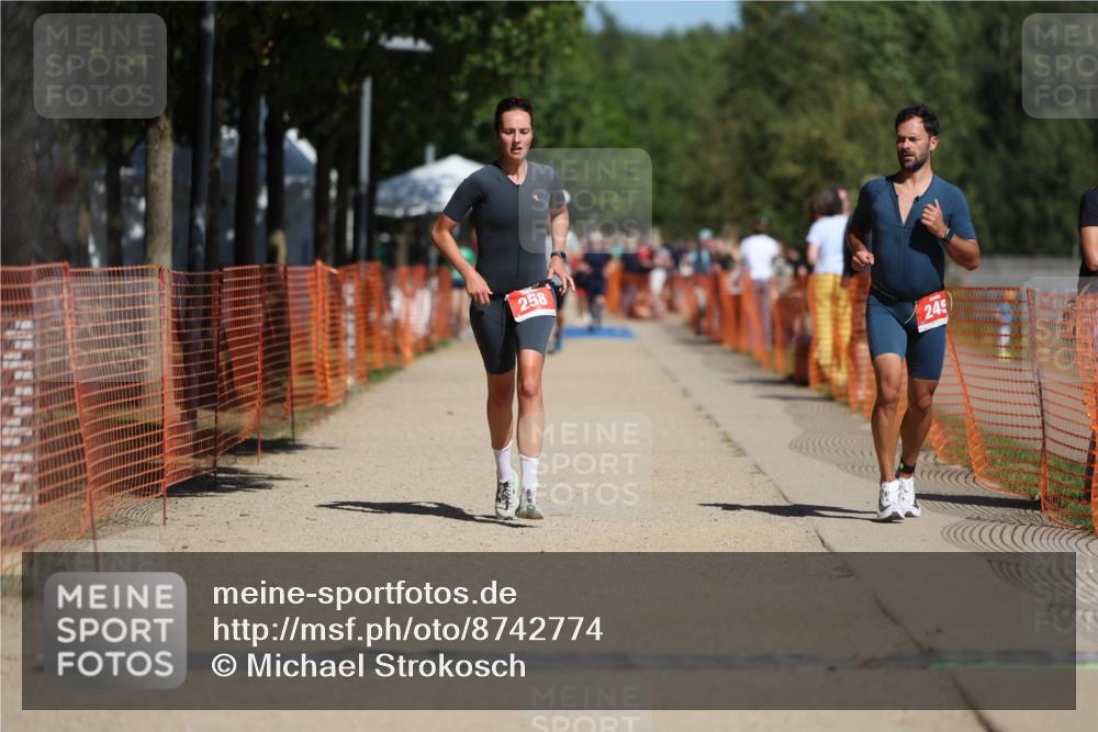 07.09.2025 - 19. Norderstedt Triathlon Michael Strokosch http://msf.ph/oto/8742774 07.09.2025 12:33:01 Laufen 245, 258, 728 meine-sportfotos.de
