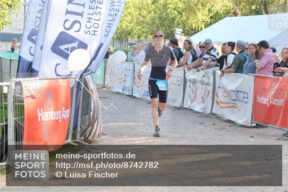 07.09.2025 - 19. Norderstedt Triathlon Luisa Fischer http://msf.ph/oto/8742782 07.09.2025 17:01:34 Ziel 909 meine-sportfotos.de