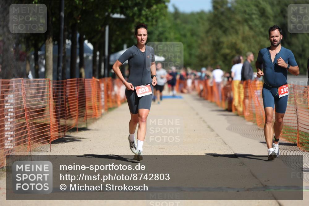07.09.2025 - 19. Norderstedt Triathlon Michael Strokosch http://msf.ph/oto/8742803 07.09.2025 12:33:01 Laufen 245, 258, 728 meine-sportfotos.de