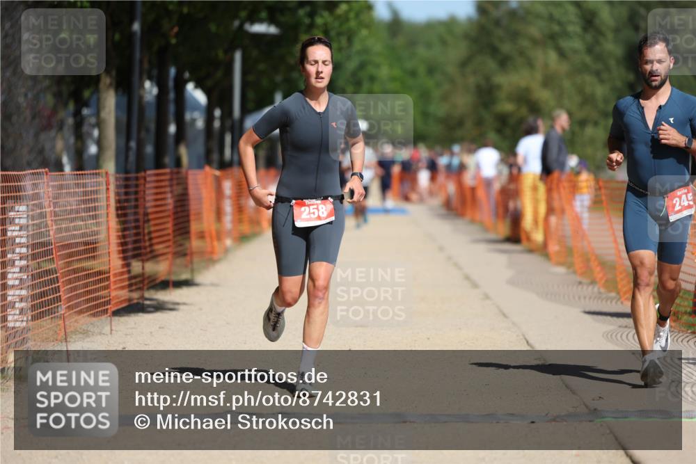 07.09.2025 - 19. Norderstedt Triathlon Michael Strokosch http://msf.ph/oto/8742831 07.09.2025 12:33:02 Laufen 245, 258, 728 meine-sportfotos.de