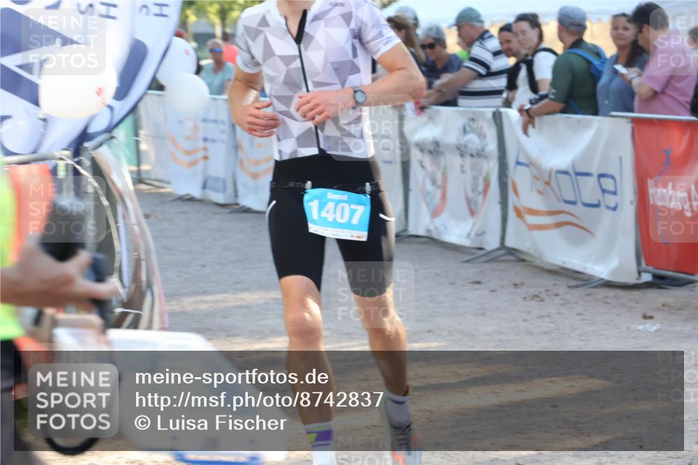 07.09.2025 - 19. Norderstedt Triathlon Luisa Fischer http://msf.ph/oto/8742837 07.09.2025 17:01:48 Ziel 1407 meine-sportfotos.de