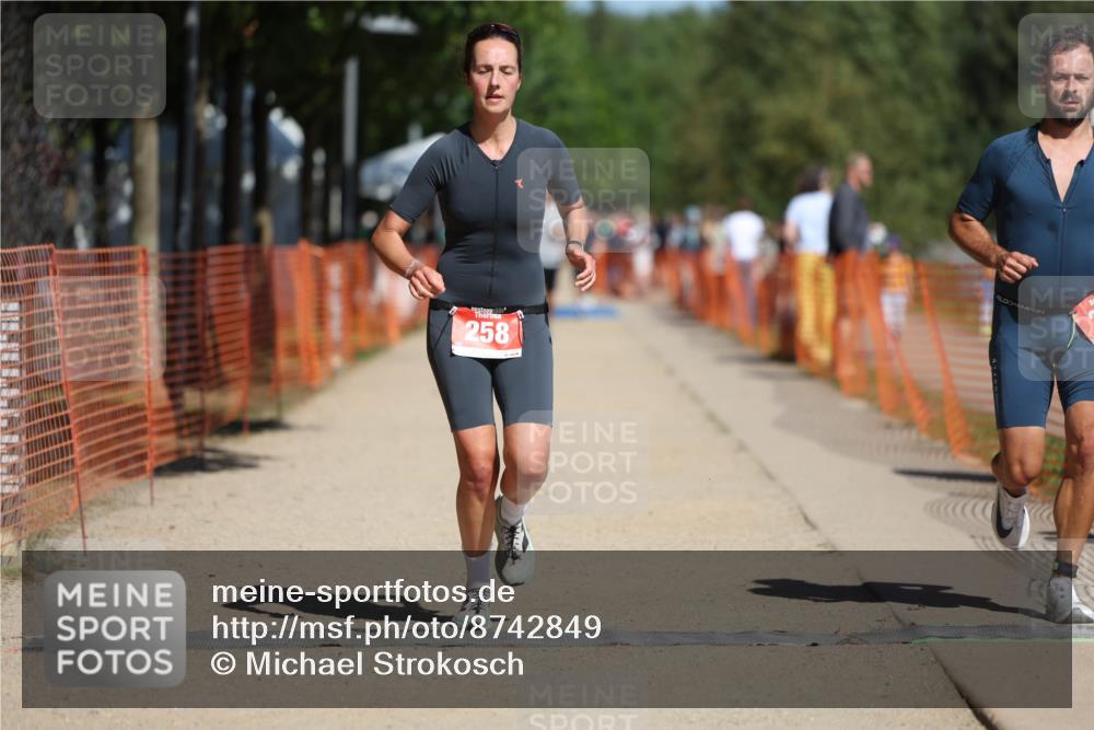07.09.2025 - 19. Norderstedt Triathlon Michael Strokosch http://msf.ph/oto/8742849 07.09.2025 12:33:03 Laufen 245, 258 meine-sportfotos.de