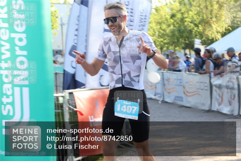 07.09.2025 - 19. Norderstedt Triathlon Luisa Fischer http://msf.ph/oto/8742850 07.09.2025 17:01:48 Ziel 1407 meine-sportfotos.de