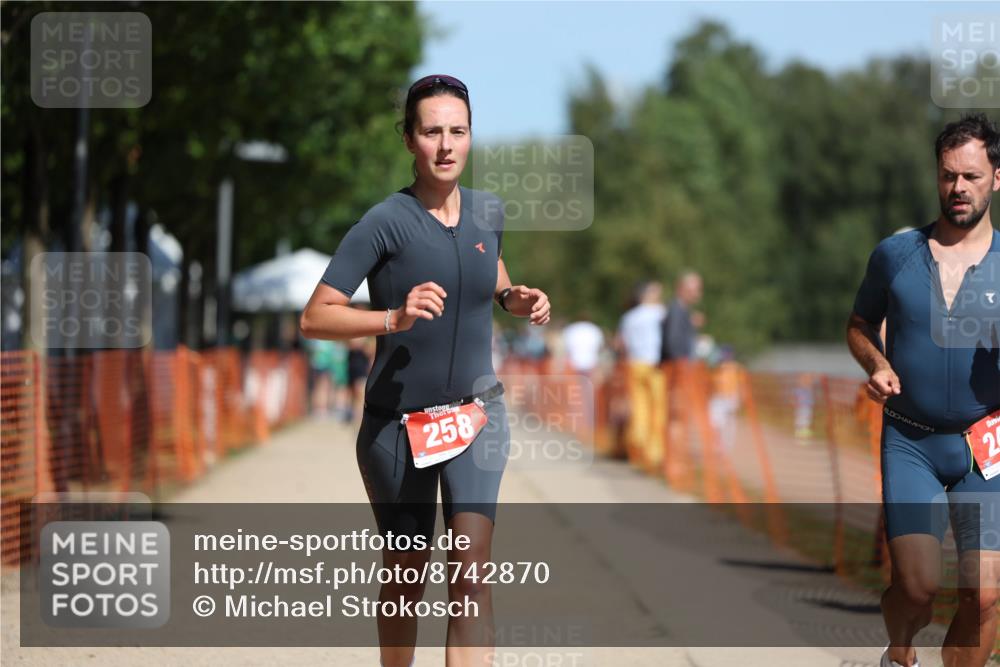 07.09.2025 - 19. Norderstedt Triathlon Michael Strokosch http://msf.ph/oto/8742870 07.09.2025 12:33:03 Laufen 245, 258 meine-sportfotos.de