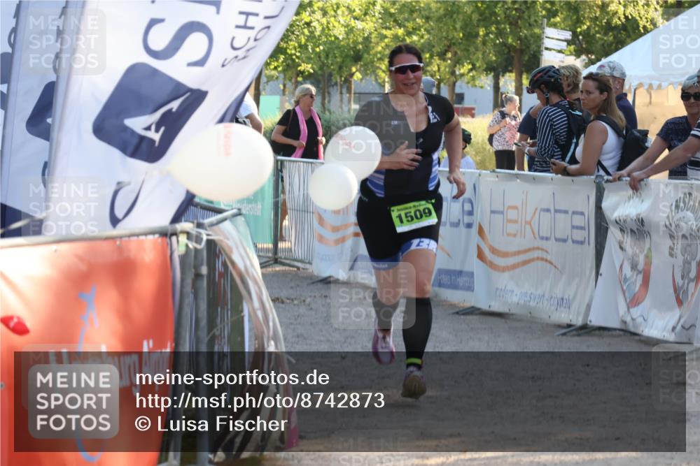 07.09.2025 - 19. Norderstedt Triathlon Luisa Fischer http://msf.ph/oto/8742873 07.09.2025 17:02:34 Ziel 1509 meine-sportfotos.de